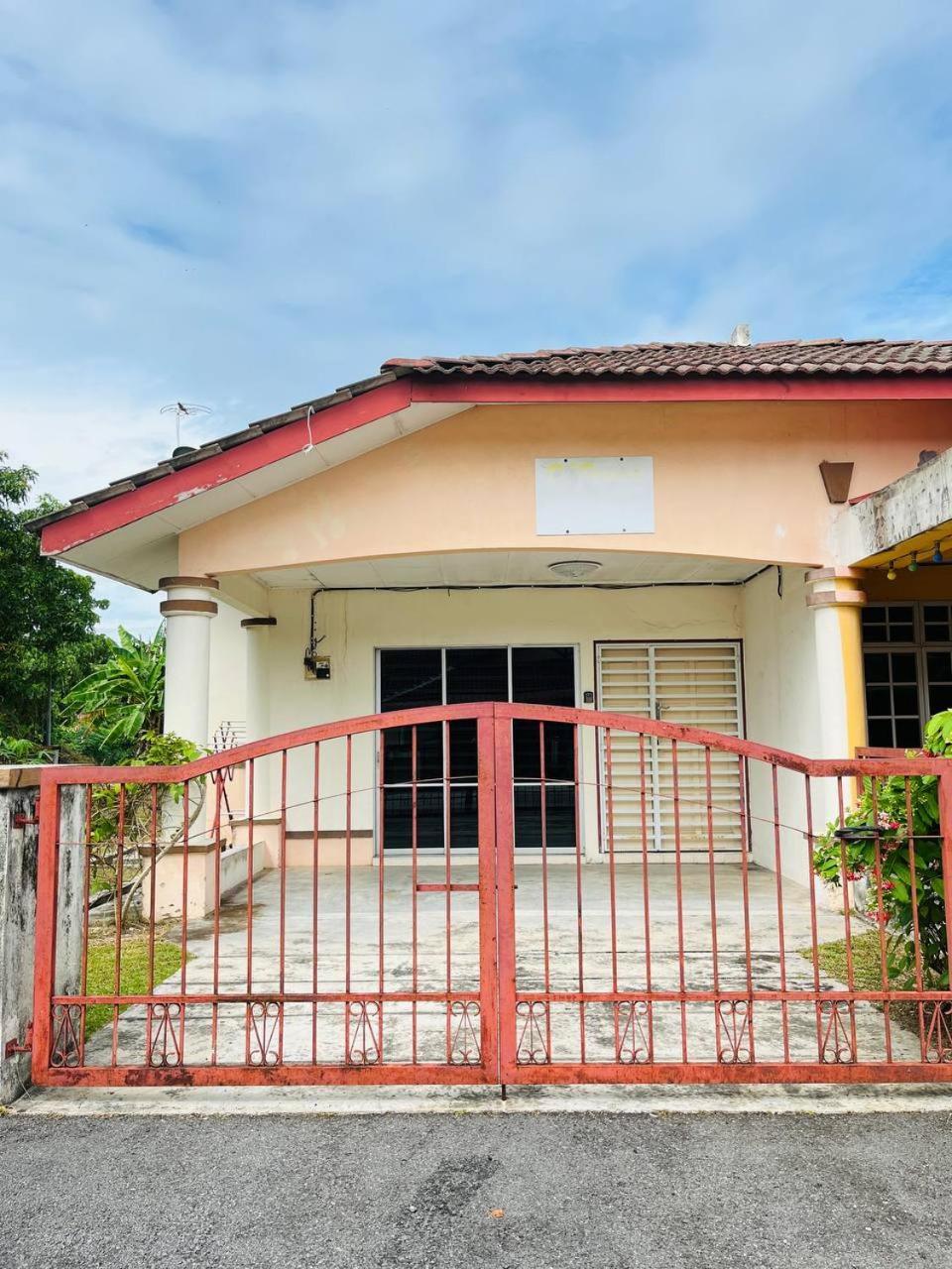 Sofea Homestay איפוה מראה חיצוני תמונה